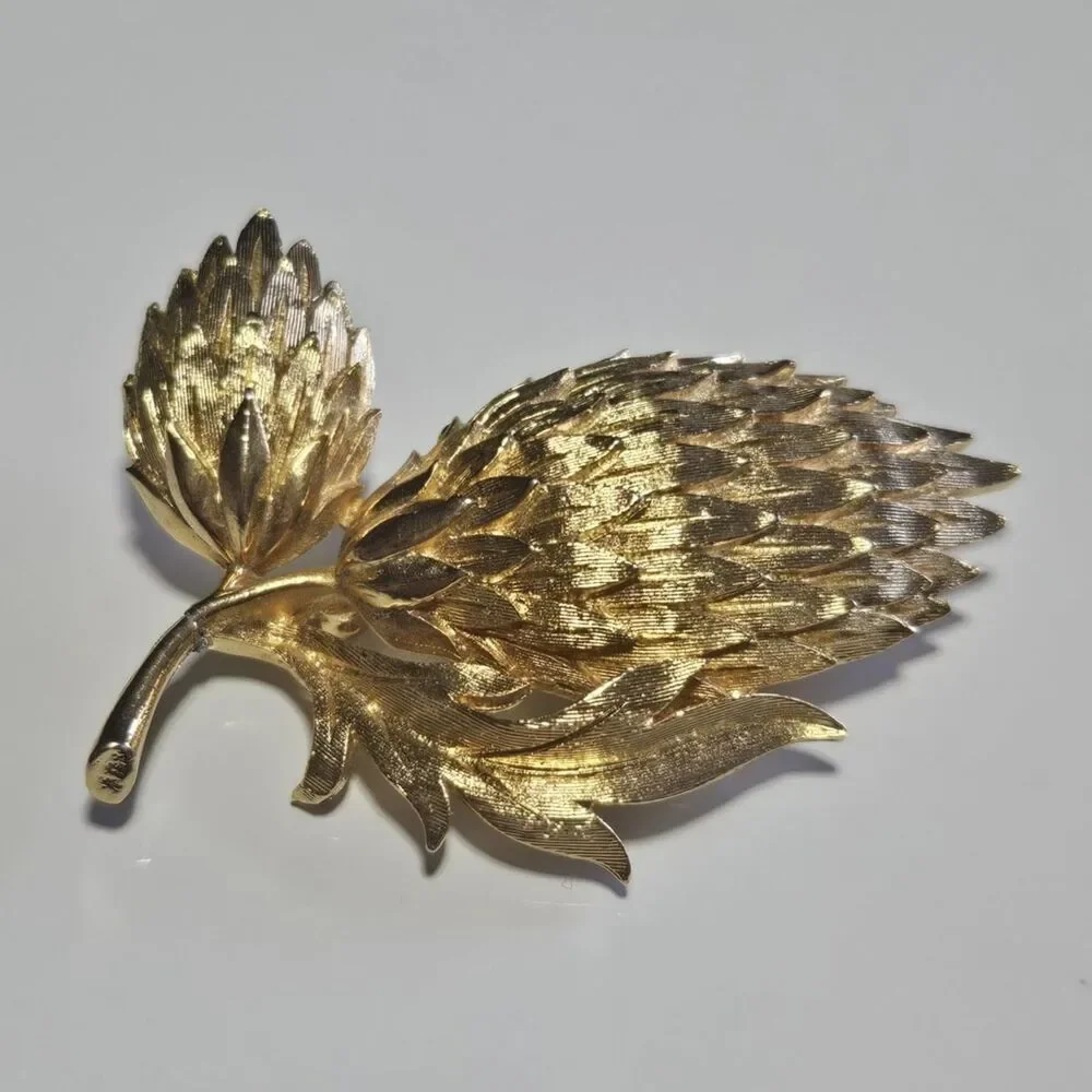 Vintage Gold Tone Thistle Botanical Flower Brooch